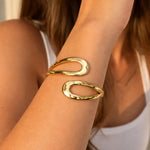 Vague d’Or Sculpted Cuff – demi-fine bracelet, 18K PVD gold, waterproof | Éktaraa