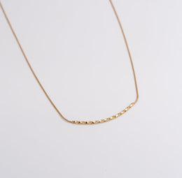 Sculpted Curve Collar Necklace - Ektaraa