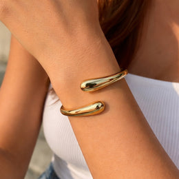 Tresse d’Or Twist Bangle – demi-fine bracelet, 18K PVD gold, waterproof | Éktaraa