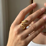 Serpant Glow – 18K PVD Coated | Éktaraa – demi-fine ring, 18K PVD gold, anti-tarnish | Éktaraa