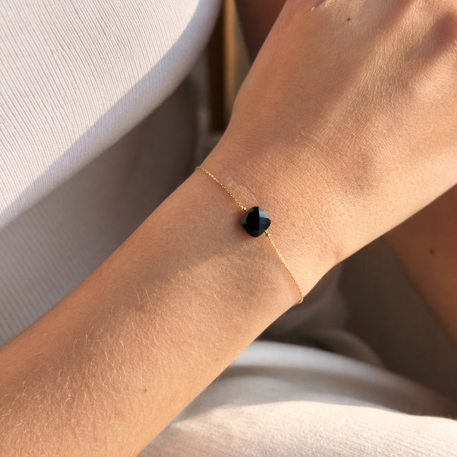 Black Stone Bracelet | Éktaraa – demi-fine bracelet, 18K PVD gold, anti-tarnish | Éktaraa