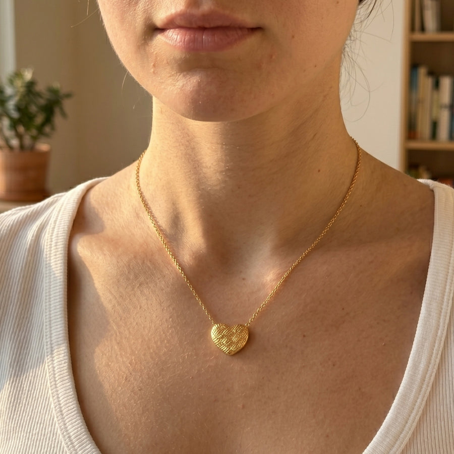 Woven Heart Necklace – demi-fine necklace, 18K PVD gold, waterproof | Éktaraa
